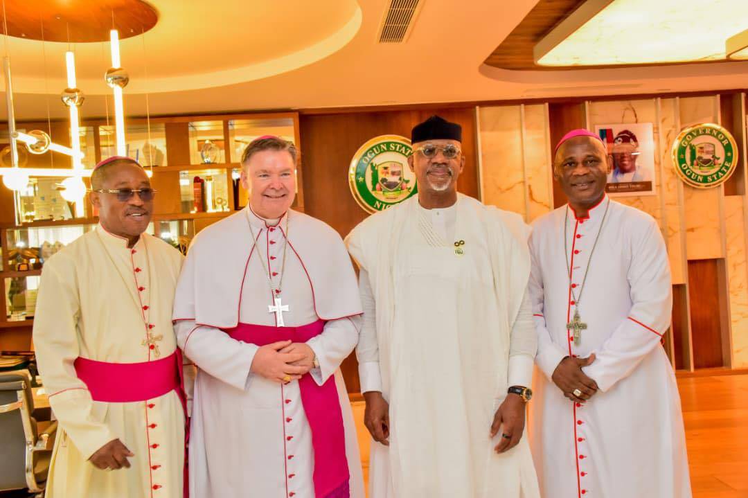 Ogun to Return Missionary Schools
Governor Dapo Abiodun, has announced plans to return missionary s...
