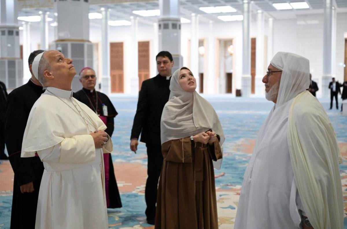Pope Leo Visits Great Mosque of Algiers
Pope Leo on Monday visited the Great Mosque of Algiers, oft...