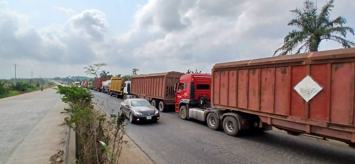 #Happening lnow Traffic from Sagamu inward Ijebu-Ode, #standstill