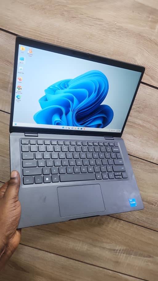Dell latitude 7320 , corei5, 16gb/512gb ssd keyboard light, faceID. Finger print. 11th generat...
