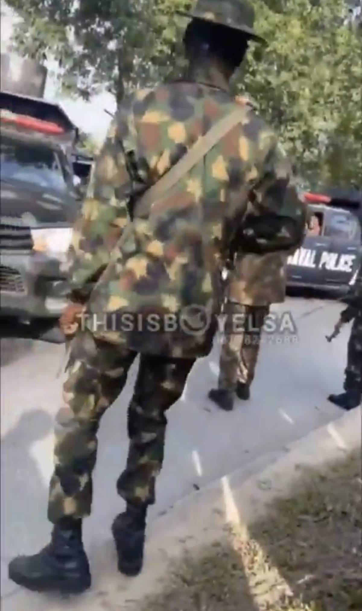 What’s is this news I’m hearing that happened in yenagoa Bayelsa state.?
Army dey throw punch keh...