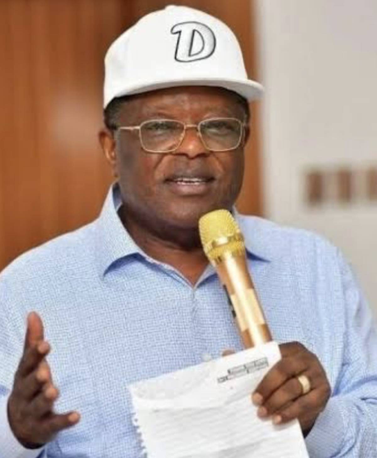Please honorable minister David umahi kindly go and pay that lady her money. A lady that sacrificed...