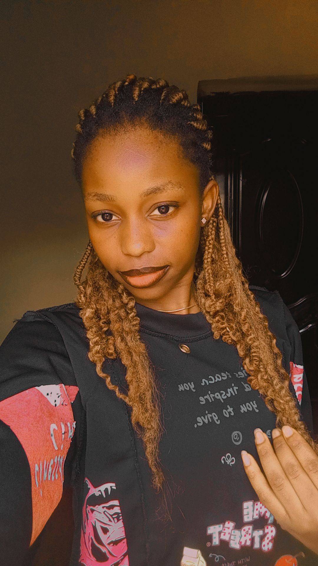 Hi everyone, am Amora, let's be friends π₯°π₯°π