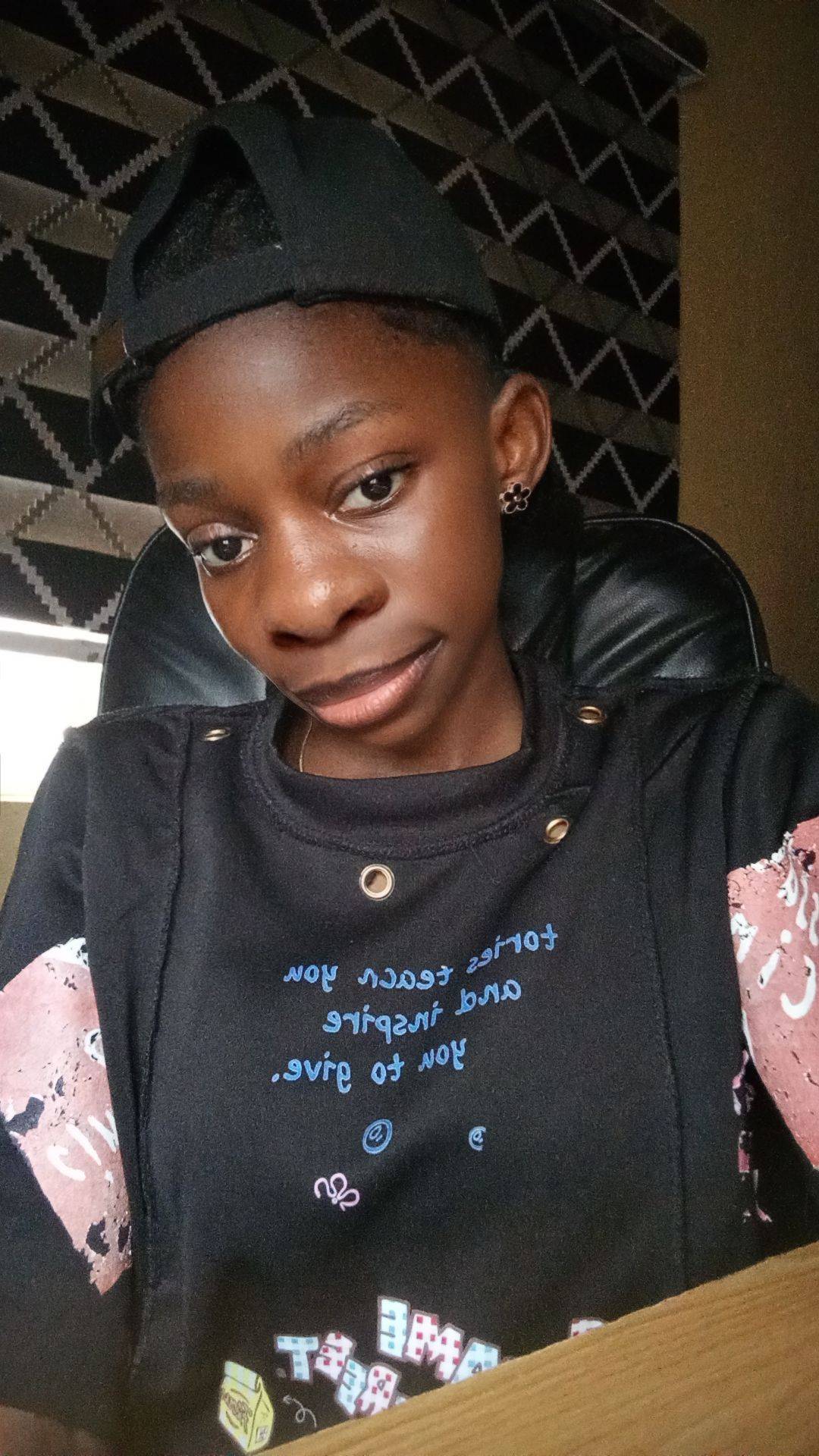 The plan was to make 100k this week but just look at her face😂?
Good afternoon family
#lekeelekee...