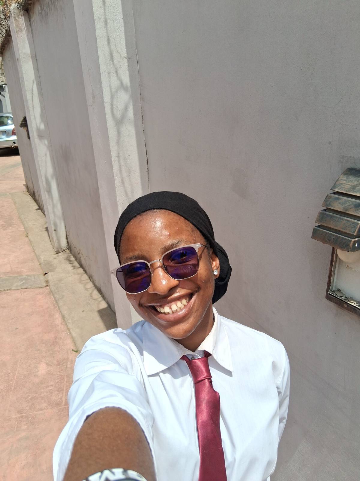 A sunny Sunday it is. Happy new month and happy Sunday, hope you're having a blissful weekend, enjoy...