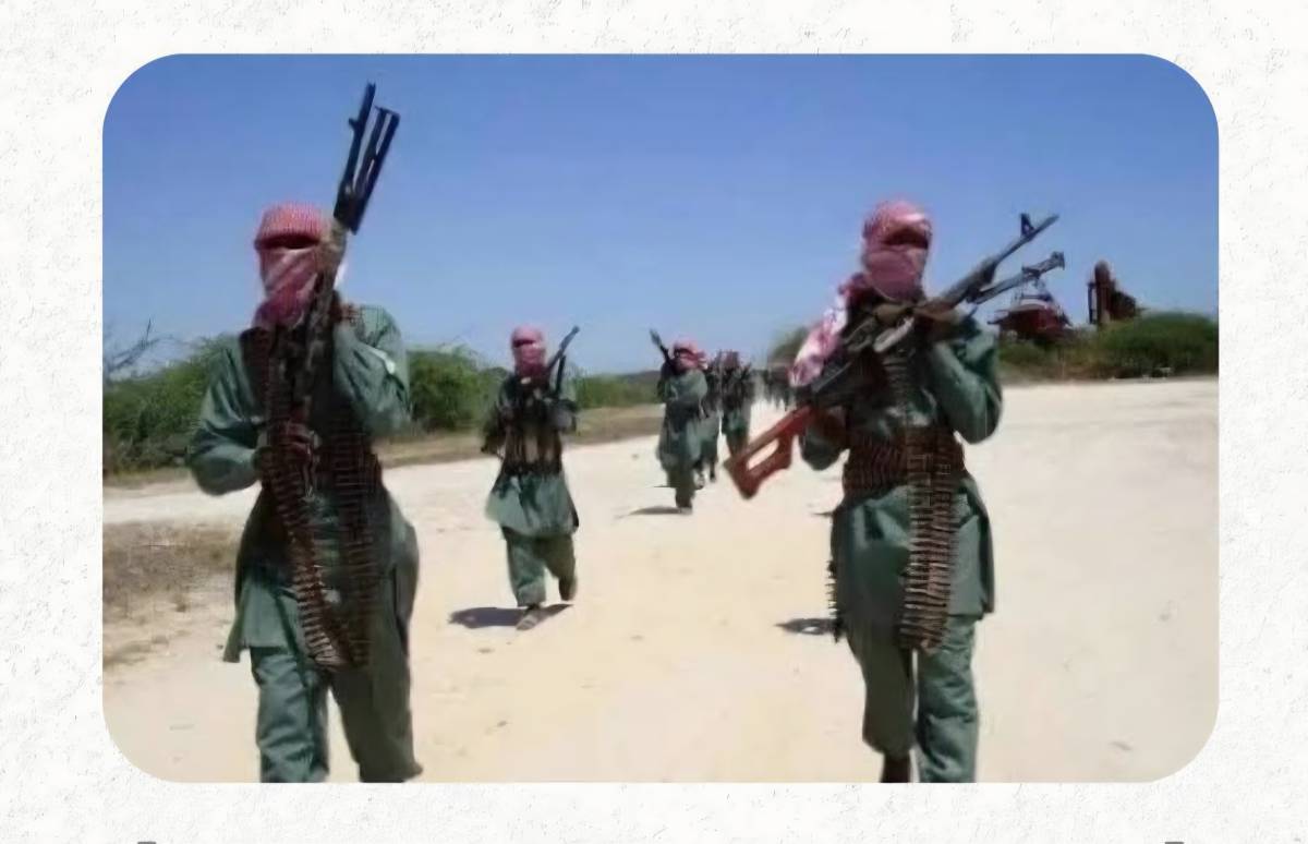 Breaking: Armed Group Attacks Kwara Community, Four Abducted; Army Officer and Vigilante Injured
An...