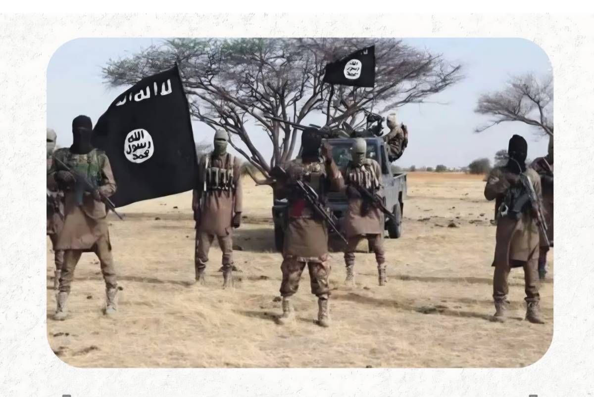 Breaking: ISWAP Attacks Military Camp in Borno, Facility Set Ablaze
Suspected members of ISWAP have...