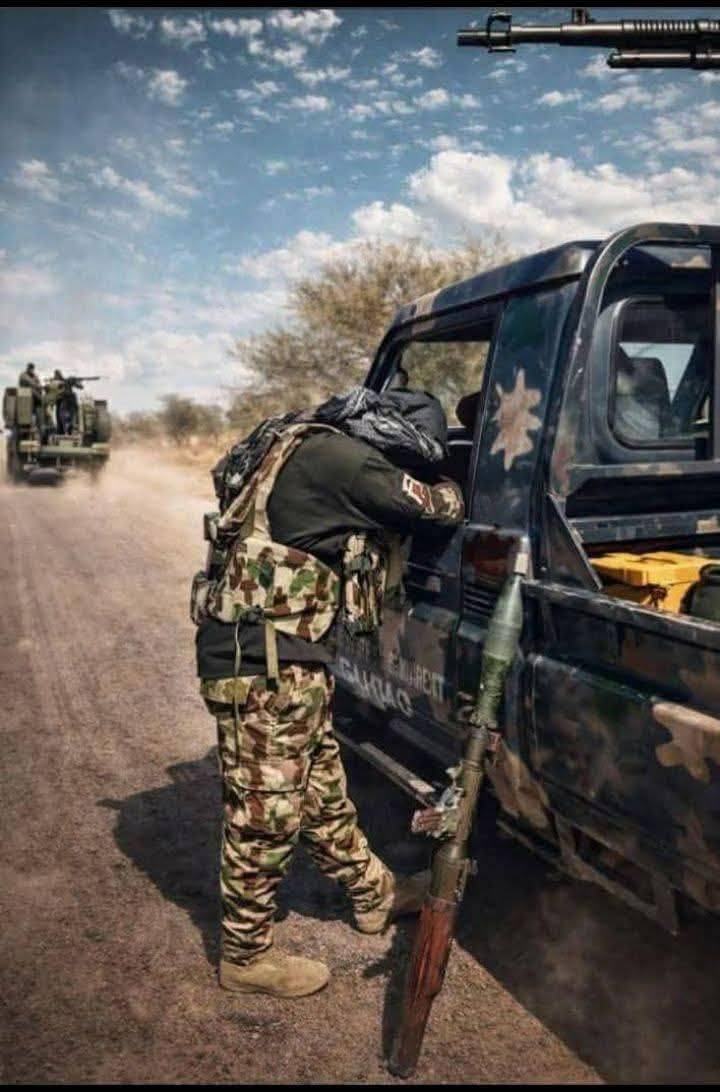 ๐ณ๐ฌ๐ณ๐ฌ The gun truck is his throne, the RPG his silent partner. Head bowed against the window not tire...