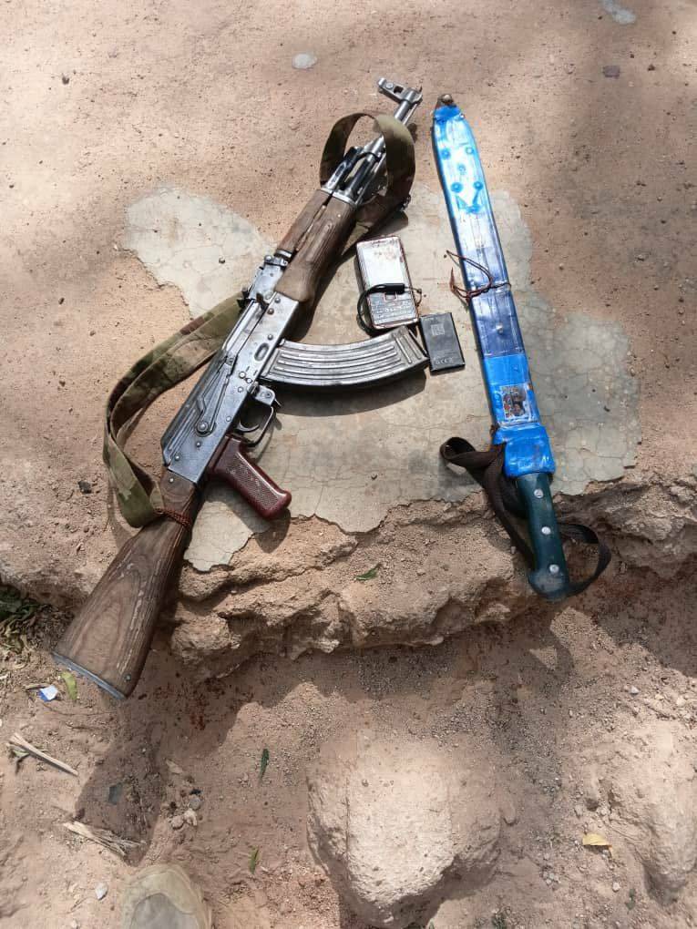 🇳🇬Troops of 17 Brigade, Operation FANSAN YANMA, neutralised two terrorists and recovered arms in a c...