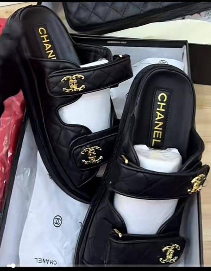 I sale different types of female foot wears
We deliver worldwide