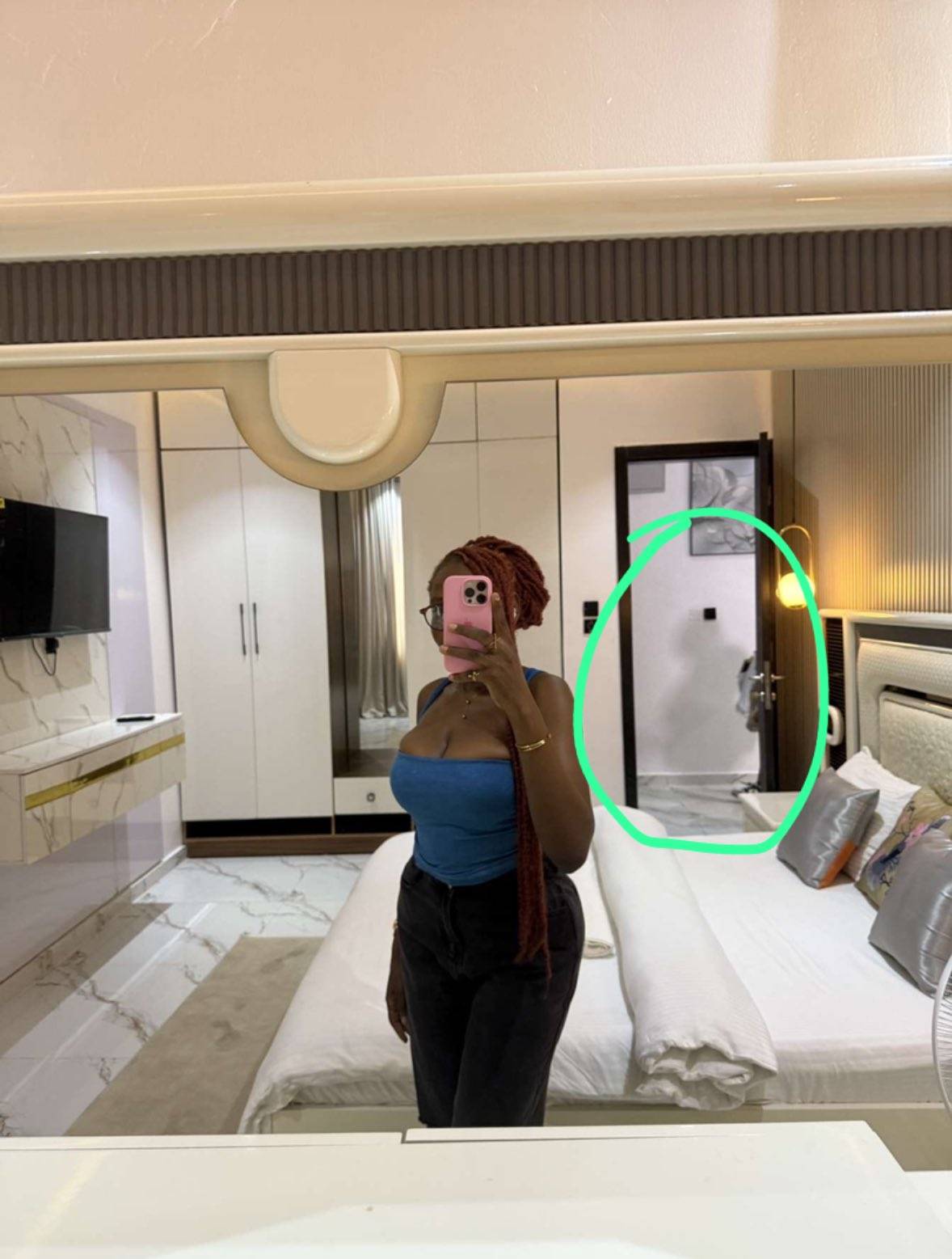 She posted these picture to make people think she’s living a good łife, only for people on X to look...