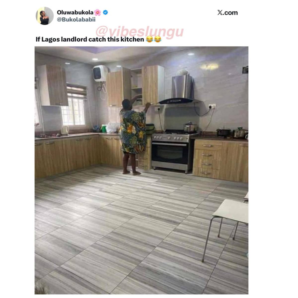 Landlord must never see this kitchen 😂

E reach to do 2-room self con