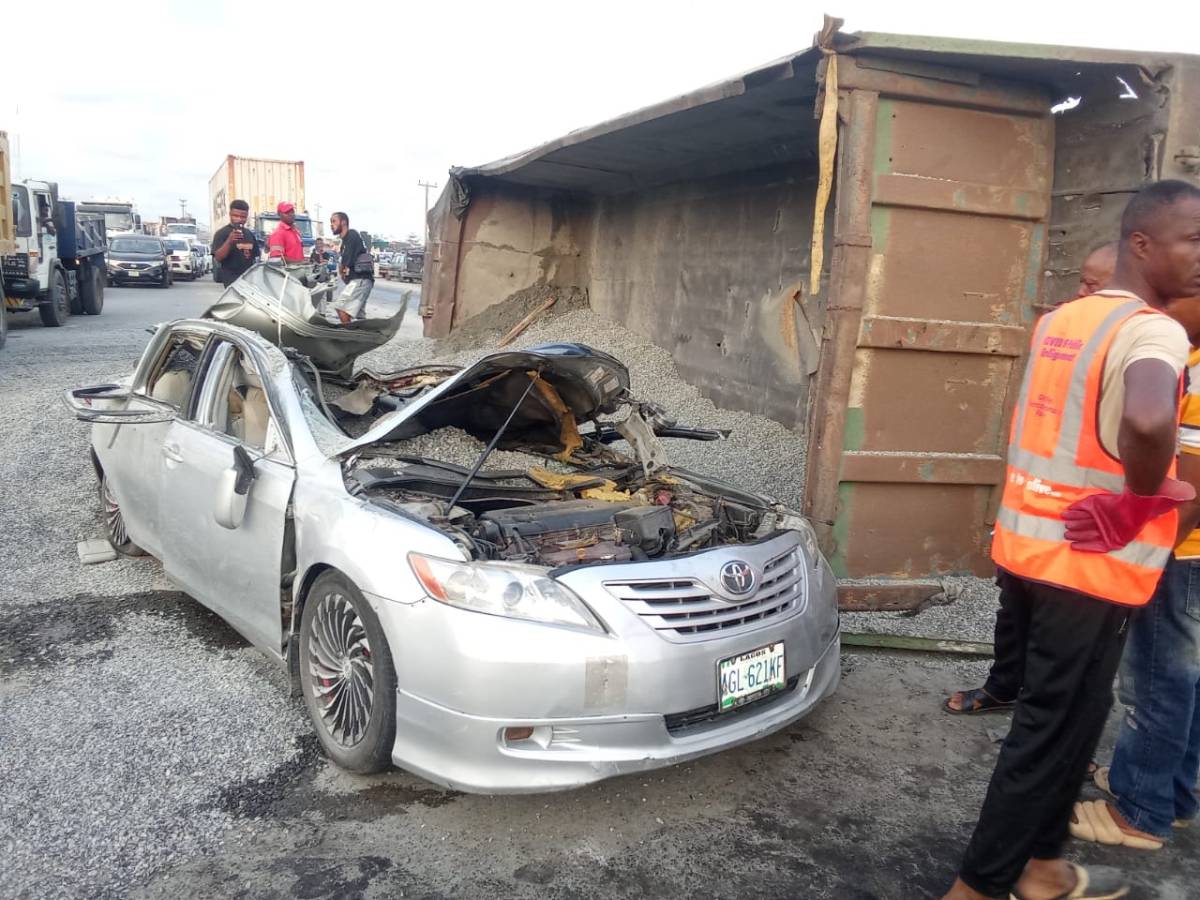 Sad ๐
A motorist was k!lled while his wife sustained life-threatening injuries after a granite-lad...