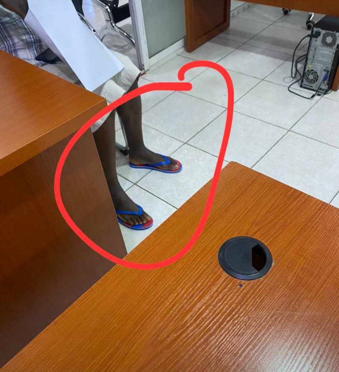 This man walked into an office with bathroom slippers and paid in cash for 6 plots of land.๐๐ฅ๐ฉ