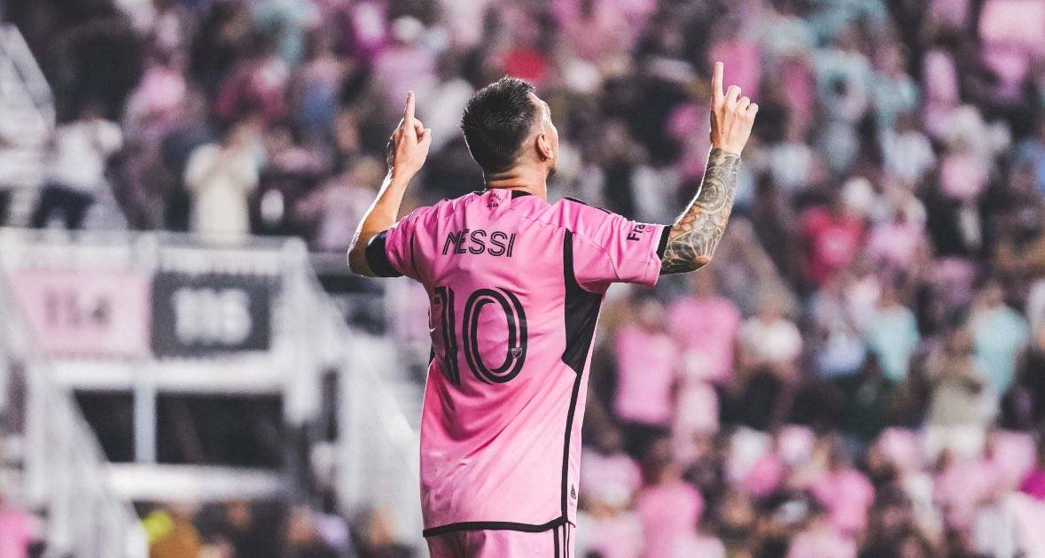 🚨 Inter Miami confirm Leo Messi did not participate in training this due to a muscle strain in his...
