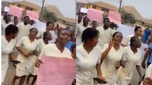Students Protest Tuition Hike at Nnamdi Azikiwe University Teaching Hospital Nursing School
sourc...