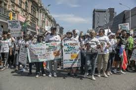 Police Fire Tear Gas, Rubber Bullets at Anti-Foreigner Protest in Durban
source- https://nigeriann...