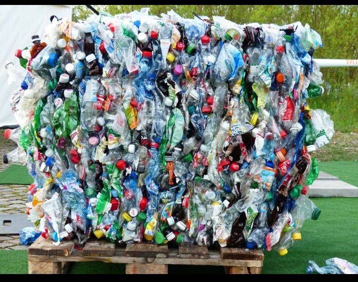 Waste nylon from shopping bags and packaging often blocks drainages and pollutes the environment. Bu...