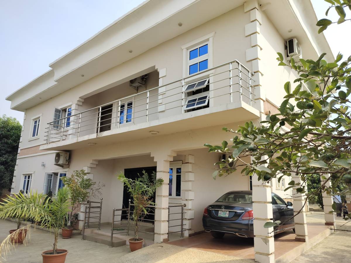 FOR SALE WITHIN HIGH COST, KADUNA
FIVE 5 BEDROOM DUPLEX, WITH TWO 2 BEDROOM DETACHED GUEST HOUSE, A...