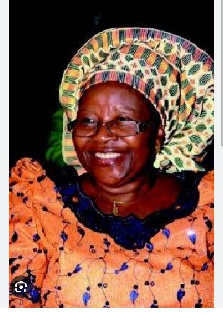 5.Then came Oluremi Obasanjo, General Olusegun Obasanjo's first wife.
Oluremi was first lady during...