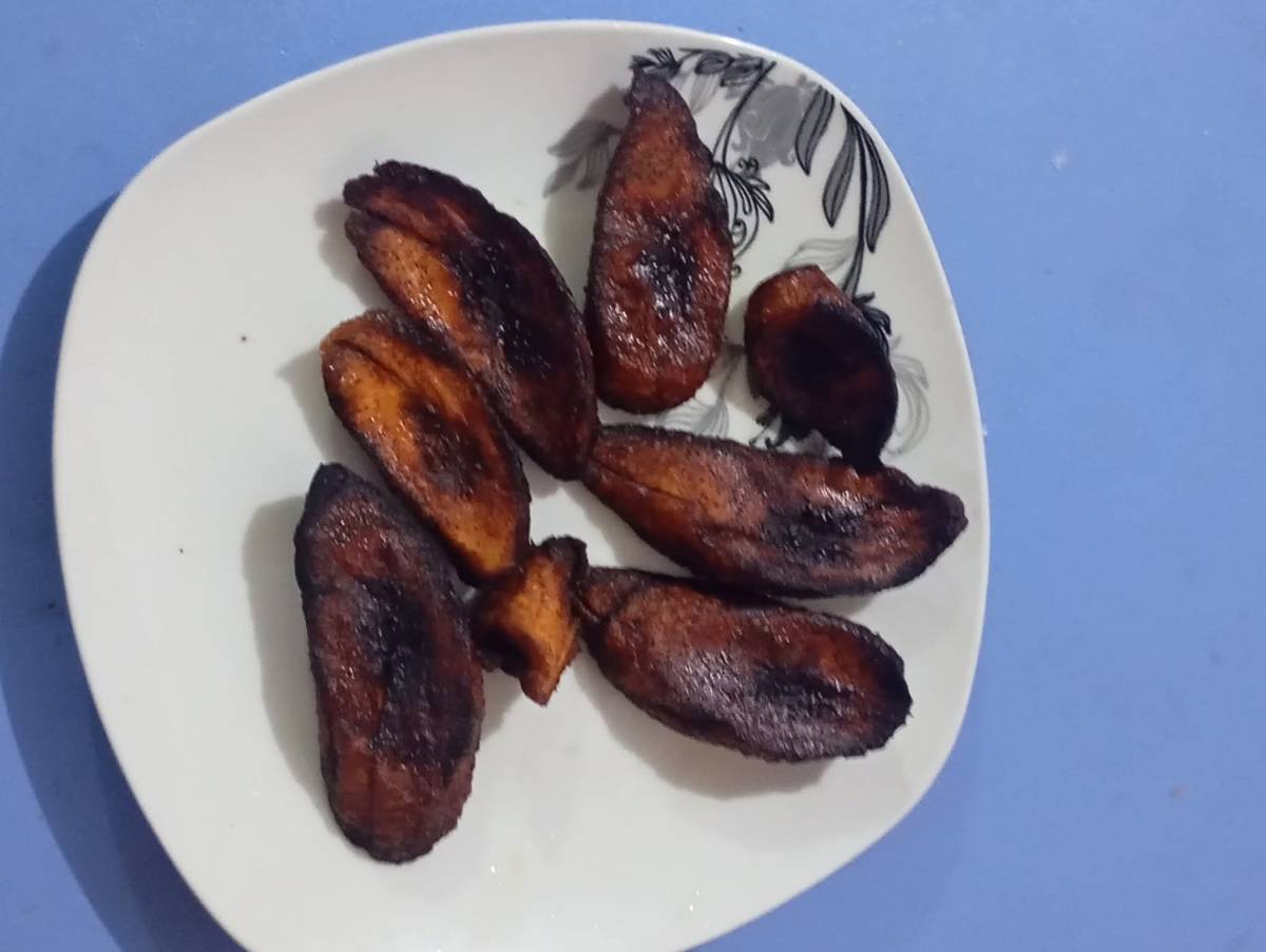 One hanty dey para say her plantain wey she dey fry jus bun bikos say she komot her eye as she dey f...