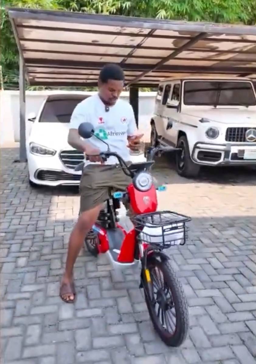 From 1.3m to 650k. Haaaa! Thanks VDM.
#LekeeLekee #NaijaPride #Unku_OJ