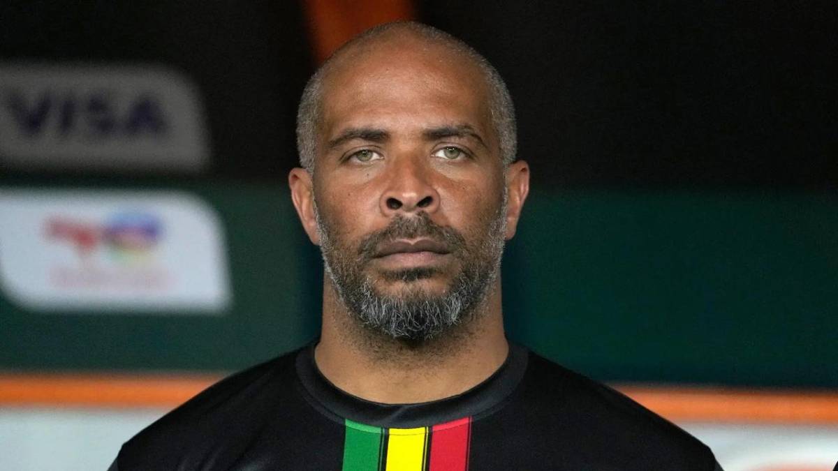 Eric Chelle has denied any contact with Olympique de Marseille, reaffirming his commitment to the Ni...