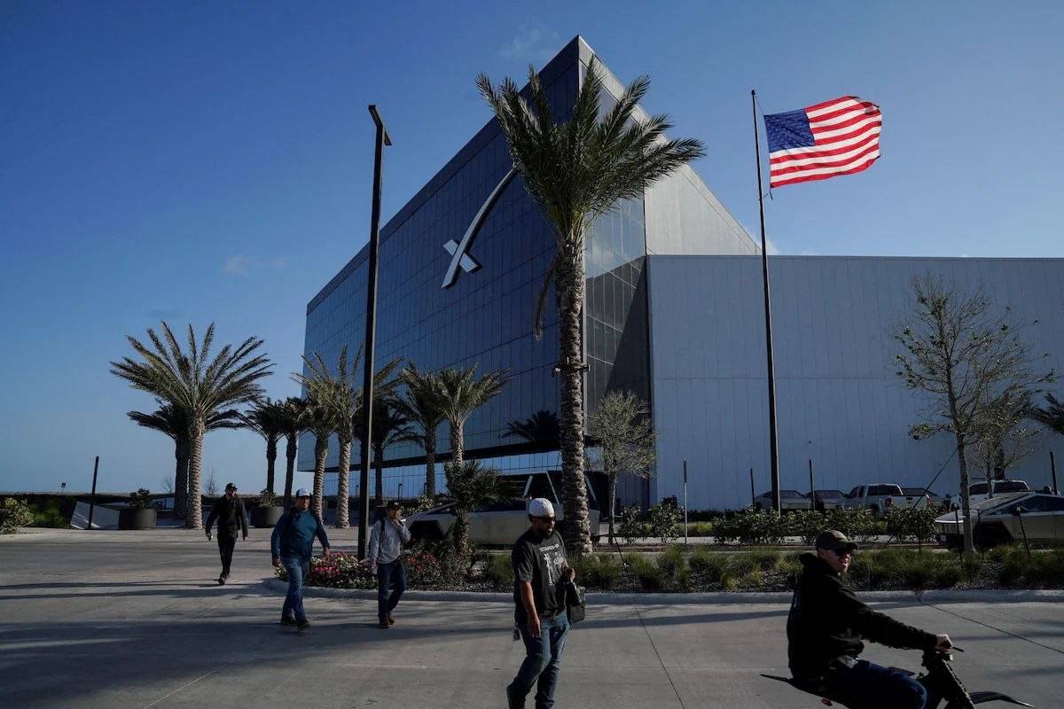 ⚡️ SpaceX assembles 21-bank syndicate for "Project Apex" IPO — expected in June at $1.75T valuation...
