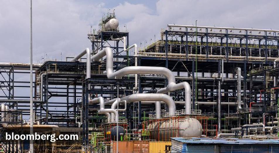 Nigerian billionaire Aliko Dangote’s refinery is being flooded with inquiries as African governments...