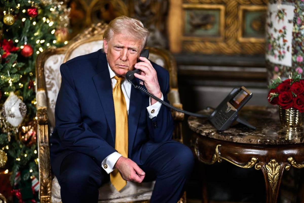 ๐บ๐ธ JUST IN: President Trump says Iran peace talks can happen by phone, refusing to send envoys to Pa...