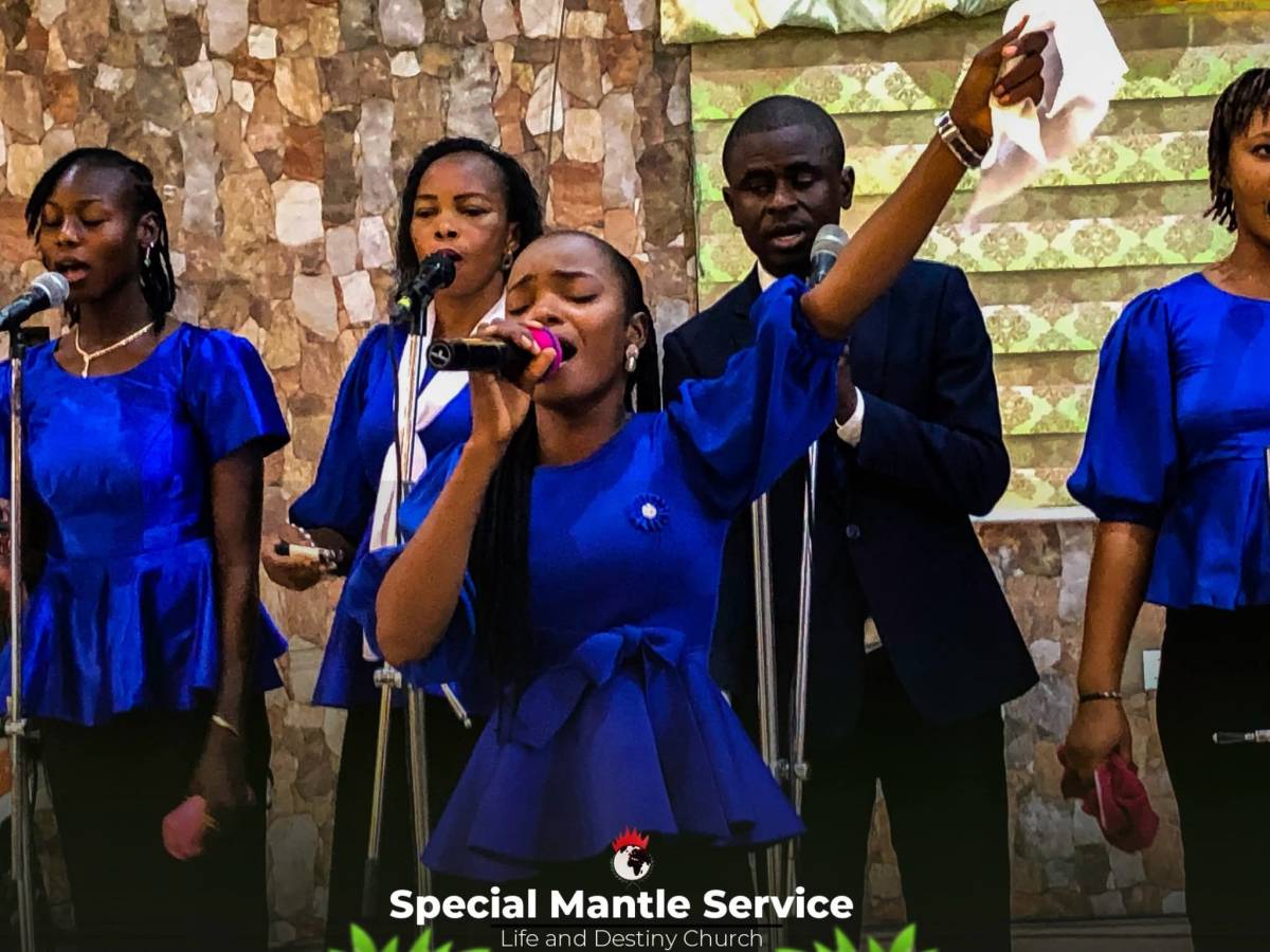 THEM: Jimrewa it's just a mic ๐๏ธ ooo
ME: It's not just a mic it's a tool to connect hearts to God....