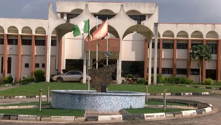 Probe ghost workers row, Osun lawmakers urge EFCC
https://punchng.com/probe-ghost-workers-row-osun...