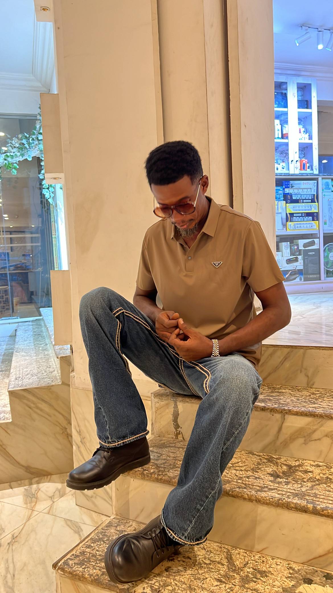 Shop Authentic
Shop Sisi Clothing
Shirt: Prada T-shirt 650,000
Denim: True religion pant 450,000
V...
