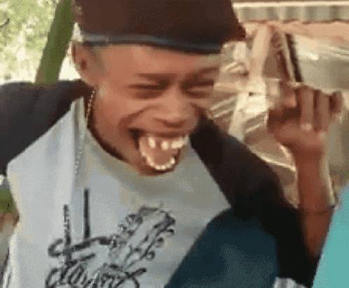 The way I laugh at fine girl's, knowing is all about makeup. 🤣🤣🤣