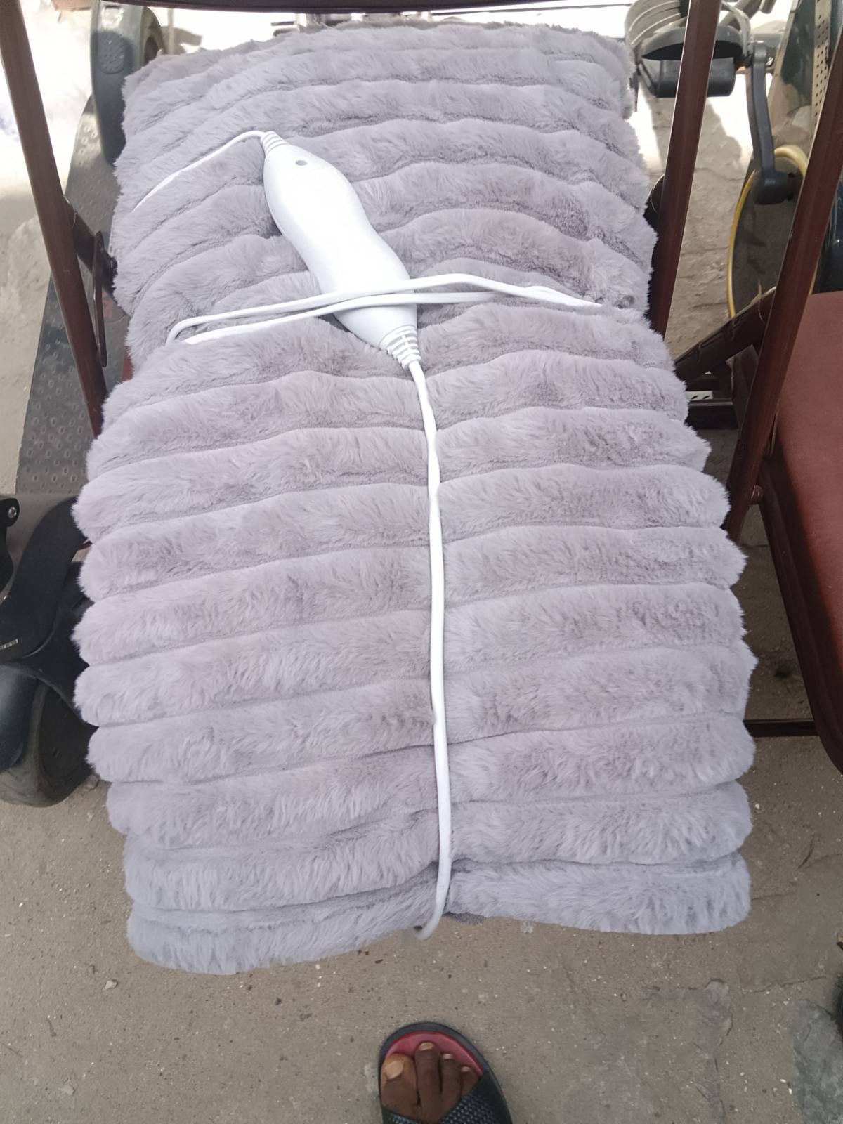 The rains are gradually settling in....the coming season comes with cold...
Do not worry....I got y...