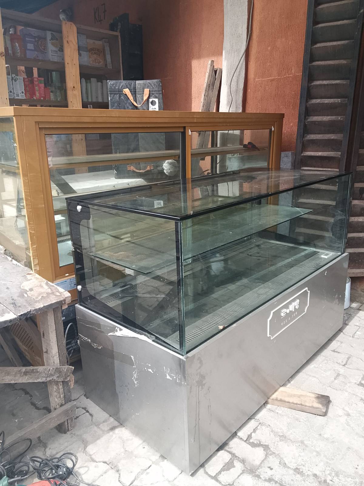 Jumbo Size Cooler Display Showcase:
Ideal for business such as restaurant, hotel, lounge, eatery, c...