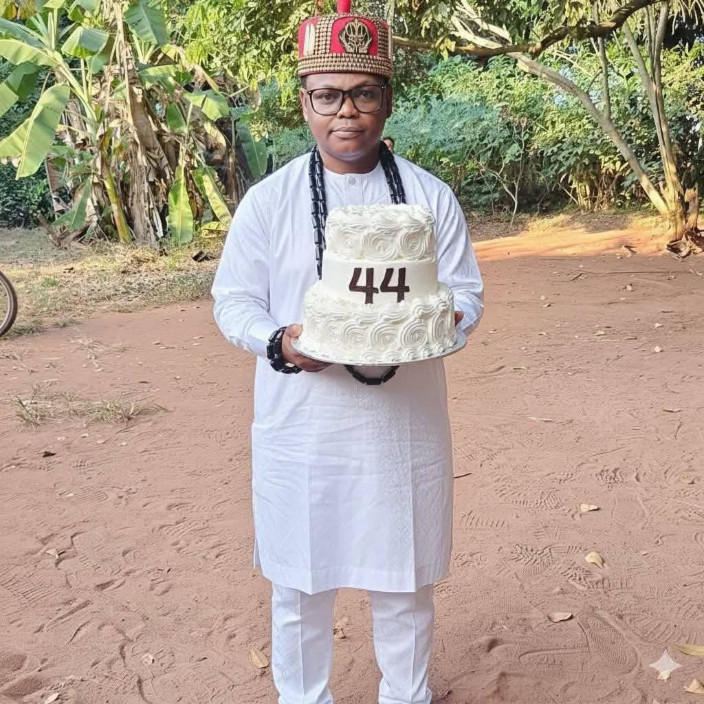 Happy 44th birthday to the meme king, Osita Iheme Aka Paw Paw๐๐๐ฅณ
Drop your favorite meme of him...