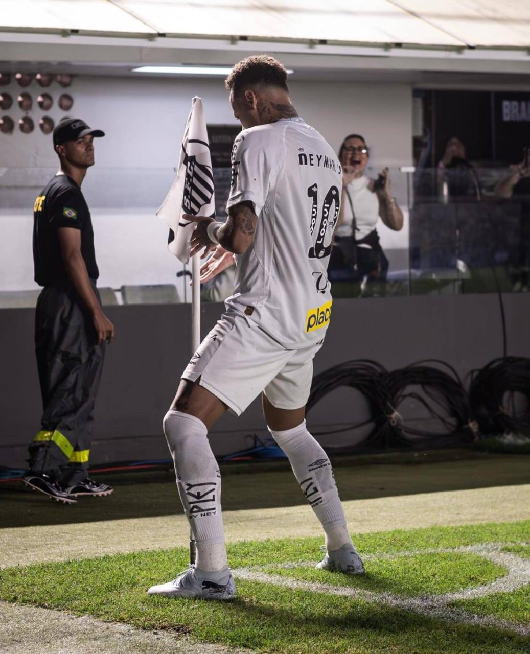 ๐จ๐ฃ๏ธ ๐ก๐๐ช: Neymar on his 'Dance' celebration against Vasco da Gama:
"The dance was for Vinicius......