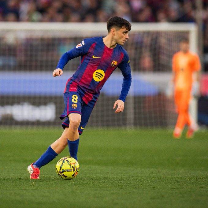 📊| Pedri in 35 minutes against Villarreal.

- 1 Assist.
- 57 Touches.
- 52/55 Passes.
- 6/8 Long Ba...