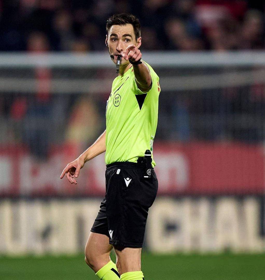 π¨| ππ
π
πππππ: Ricardo De Burgos Bengoetxea will be the referee for the match between BarΓ§a β AtlΓ©tic...