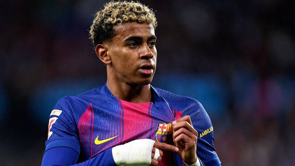 🚨‼️ The shorts Lamine Yamal used in his Barcelona debut are being sold for no less than €100k.
A...