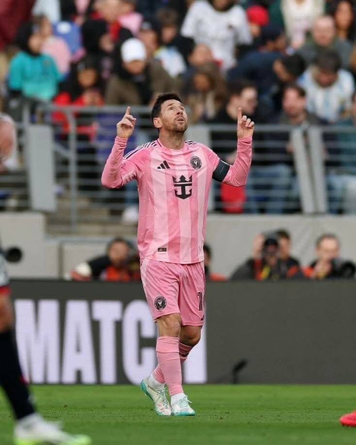 ๐ฆ๐ทโญ๏ธ Leo Messi has now ๐๐๐ ๐๐๐ซ๐๐๐ซ ๐ ๐จ๐๐ฅ๐ฌ!
He only missing ONE GOAL to reach the increadible milest...