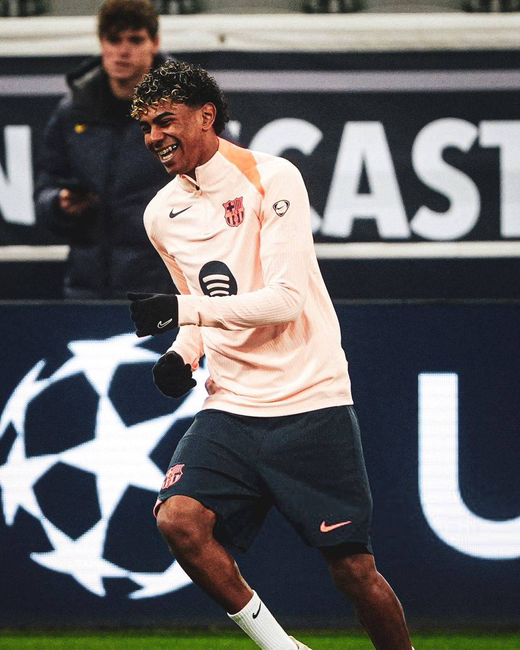 🚨 𝗝𝗨𝗦𝗧 𝗜𝗡: Lamine Yamal during training tonight!