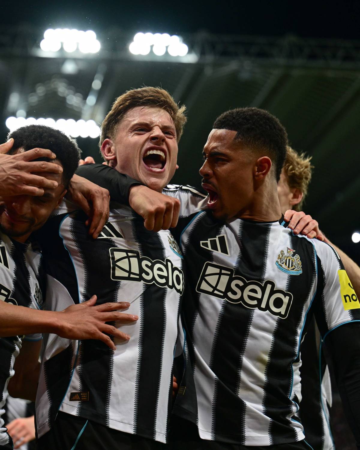 Harvey Barnes scores in the minute 90 of the match ⚽🔥
#Newcastle 1 - 0 #Barcelona
#ChampionsLea...