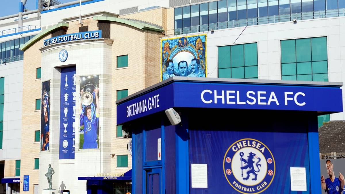 #Chelsea was handed the #PremierLeague's biggest fine along with a one-year transfer ban suspended f...