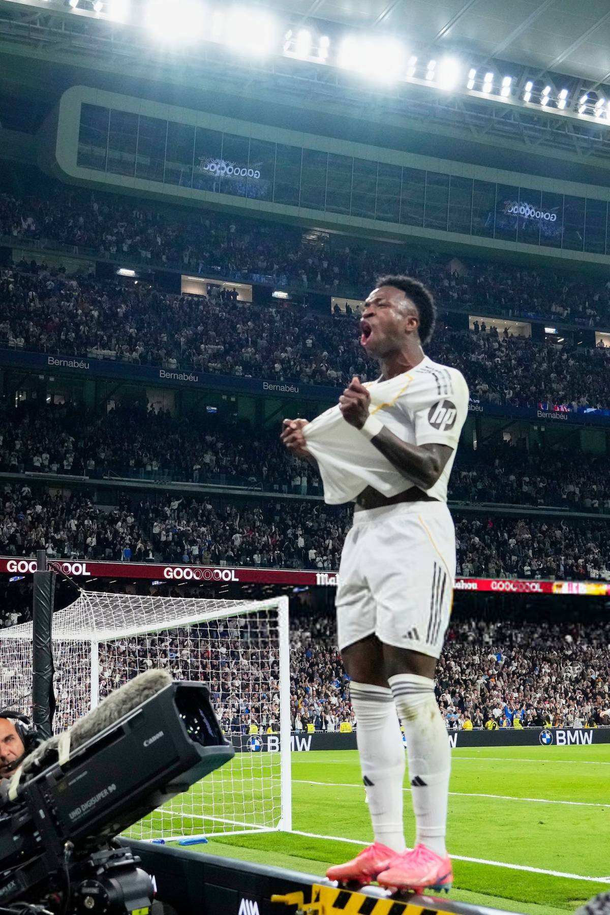 ⚽🔥 Vinícius Jr. became the first player to reach 100 G/A in the last 5 #LaLiga seasons.
He achiev...