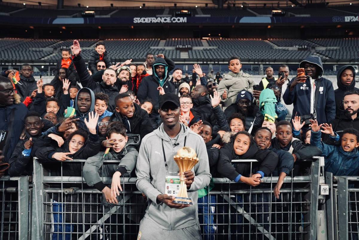 Senegalese goalkeeper Edouard Mendy invited 100 young players from his youth clubs to attend the Sen...