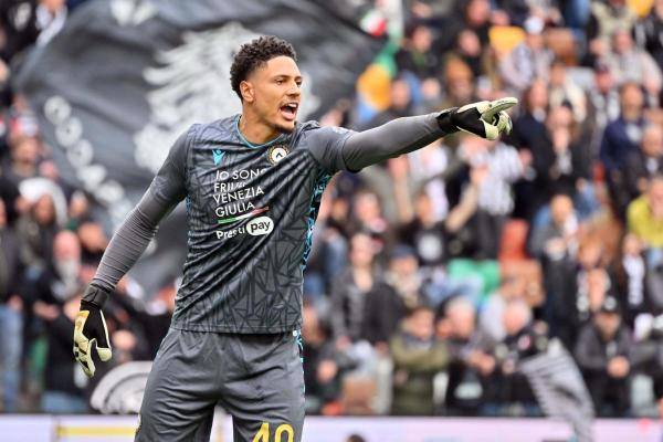 #SuperEagles' goalkeeper Maduka Okoye was the standout player of #Udinese vs Como 0-0 draw.
“Agains...