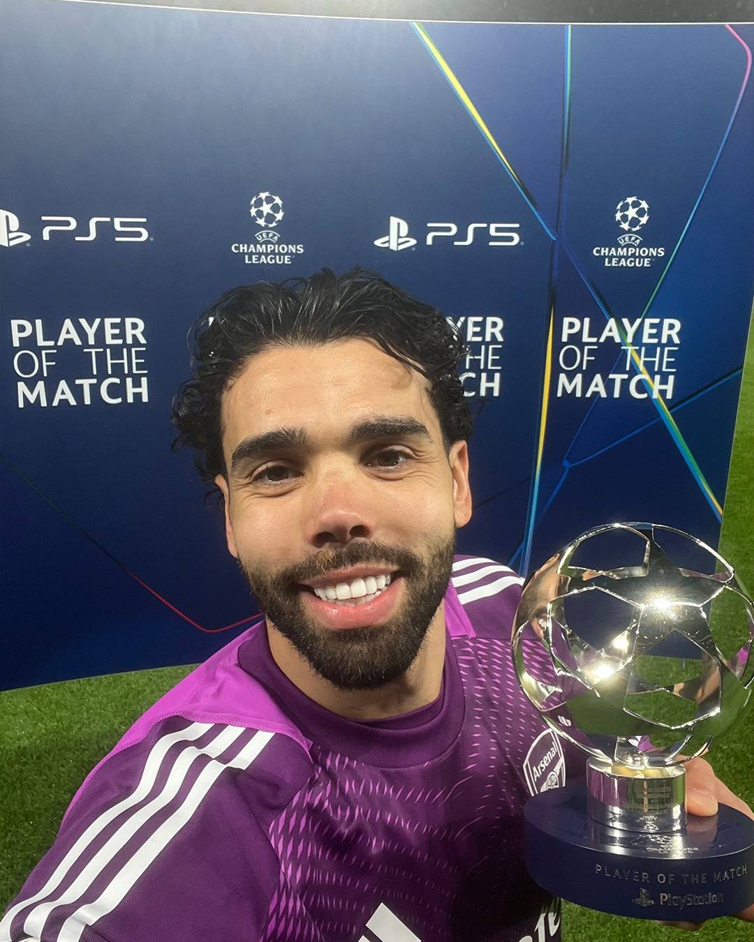 #Arsenal and #BayernMunich's goalkeepers were both named "Men of The Match" for their respective fir...