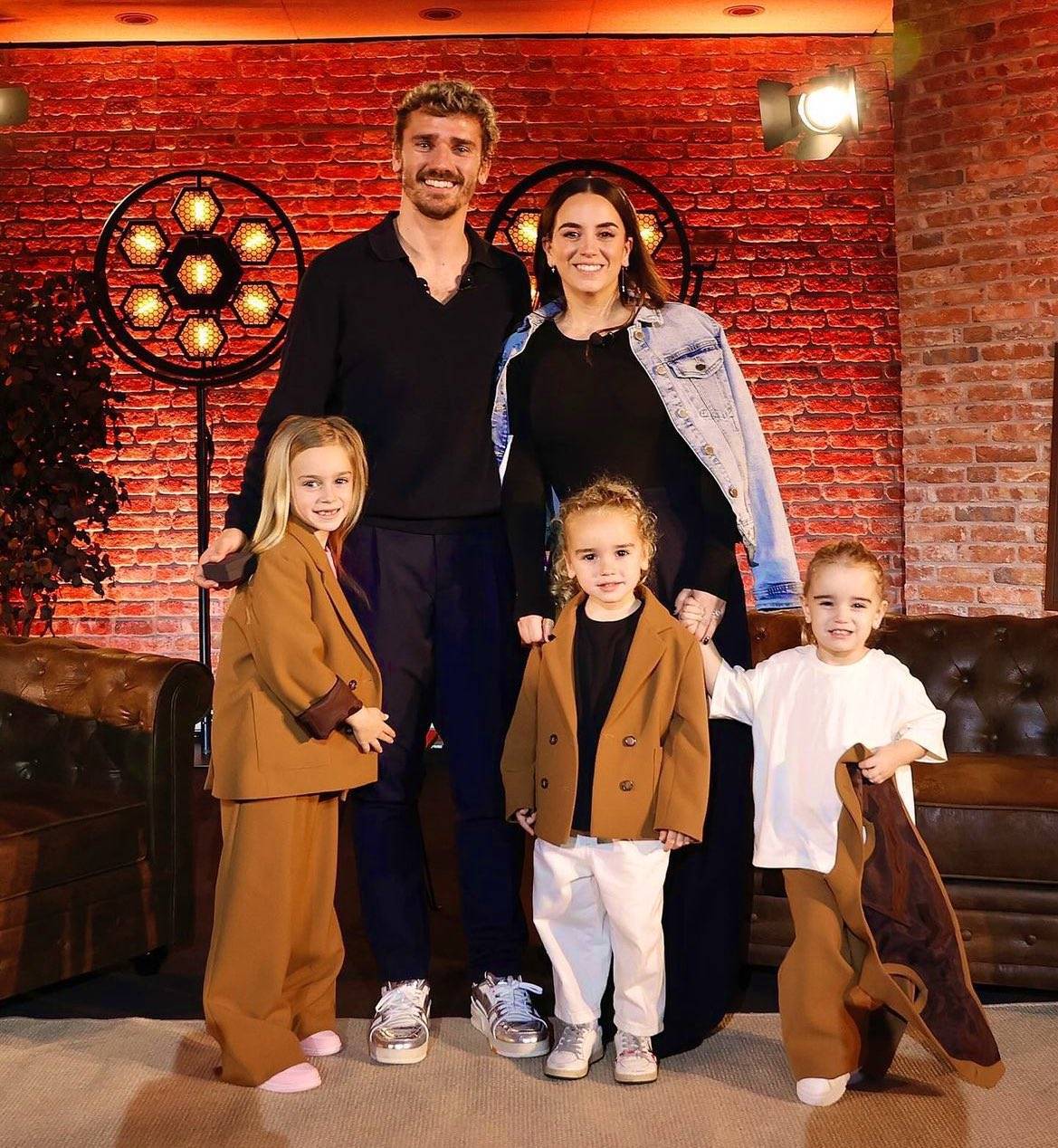 ⚽ Atlético de Madrid shared their birthday wishes to Antoine Griezmann's three daughters:
"Happy b...